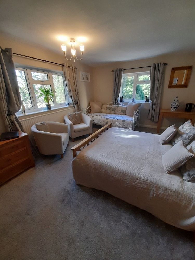 Sunny Nest Deluxe Double Room, Ensuite 2