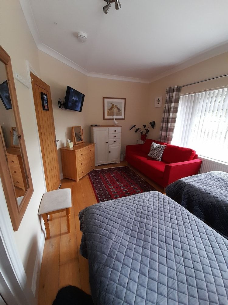 Sunny Nest Standard Twin Room, Ensuite (Ground floor twin) 2