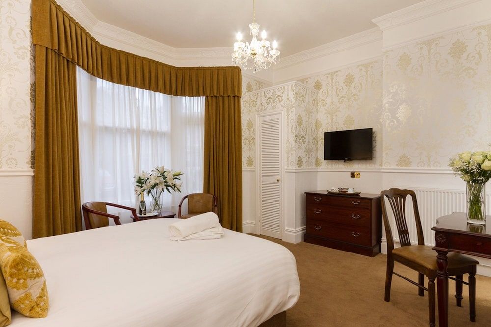 Standard Room (King)