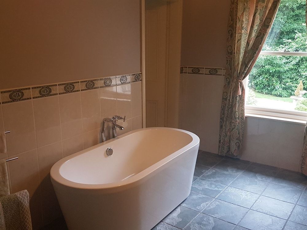 Banoge House Double Room, Ensuite (with Shower) 9