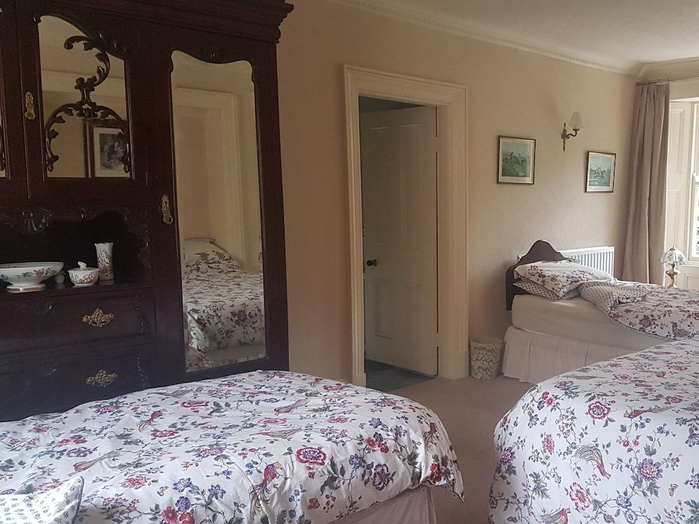 Banoge House Double Room, Ensuite (with Shower) 4