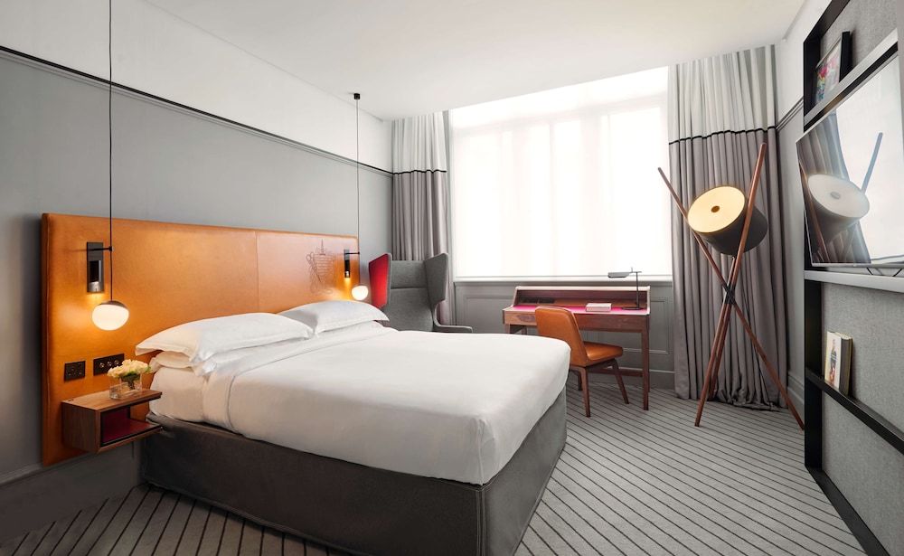 ANDAZ LONDON LIVERPOOL STREET, BY HYATT Room, 1 Queen Bed 2