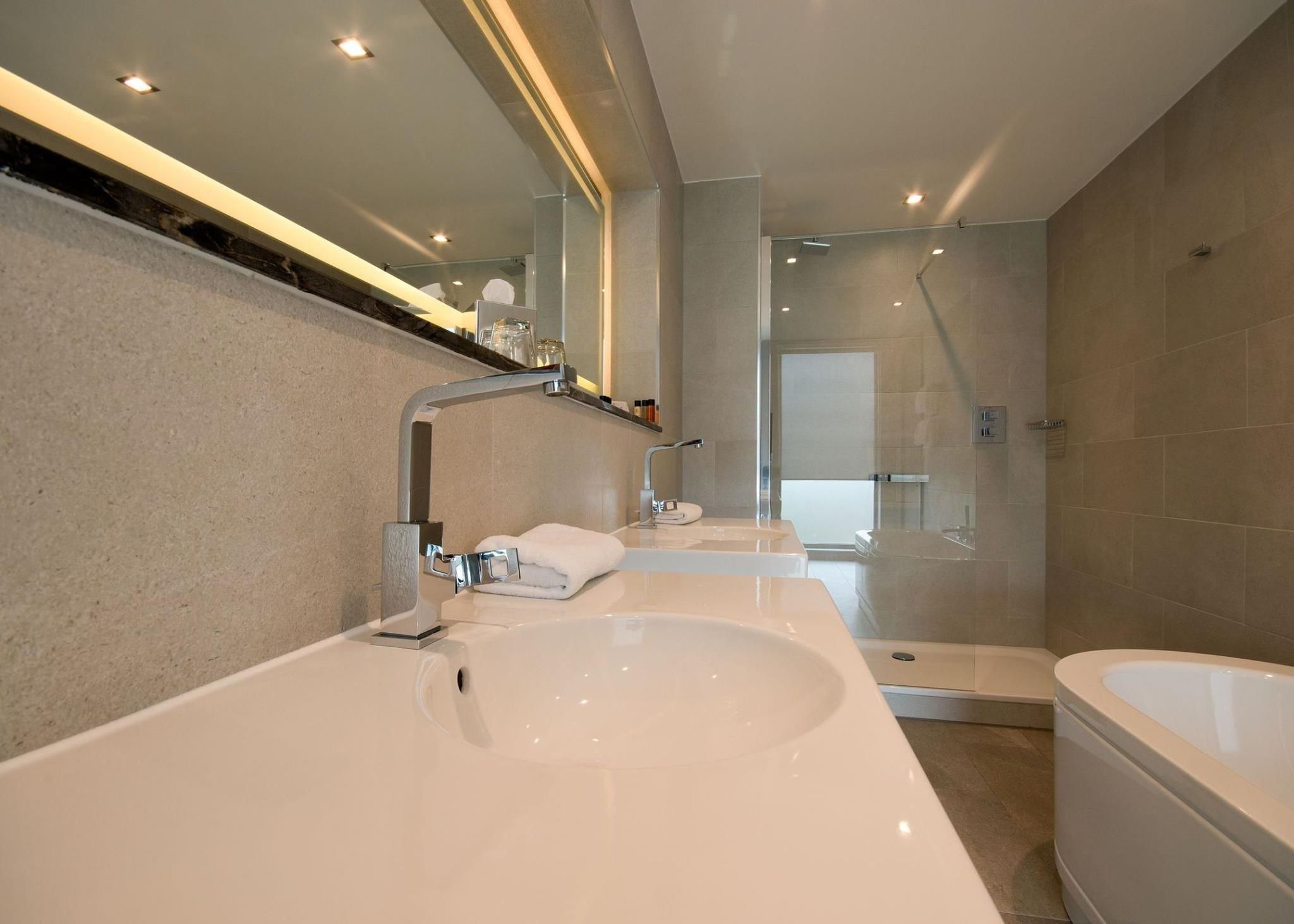 undefined Clayton Hotel Chiswick 10