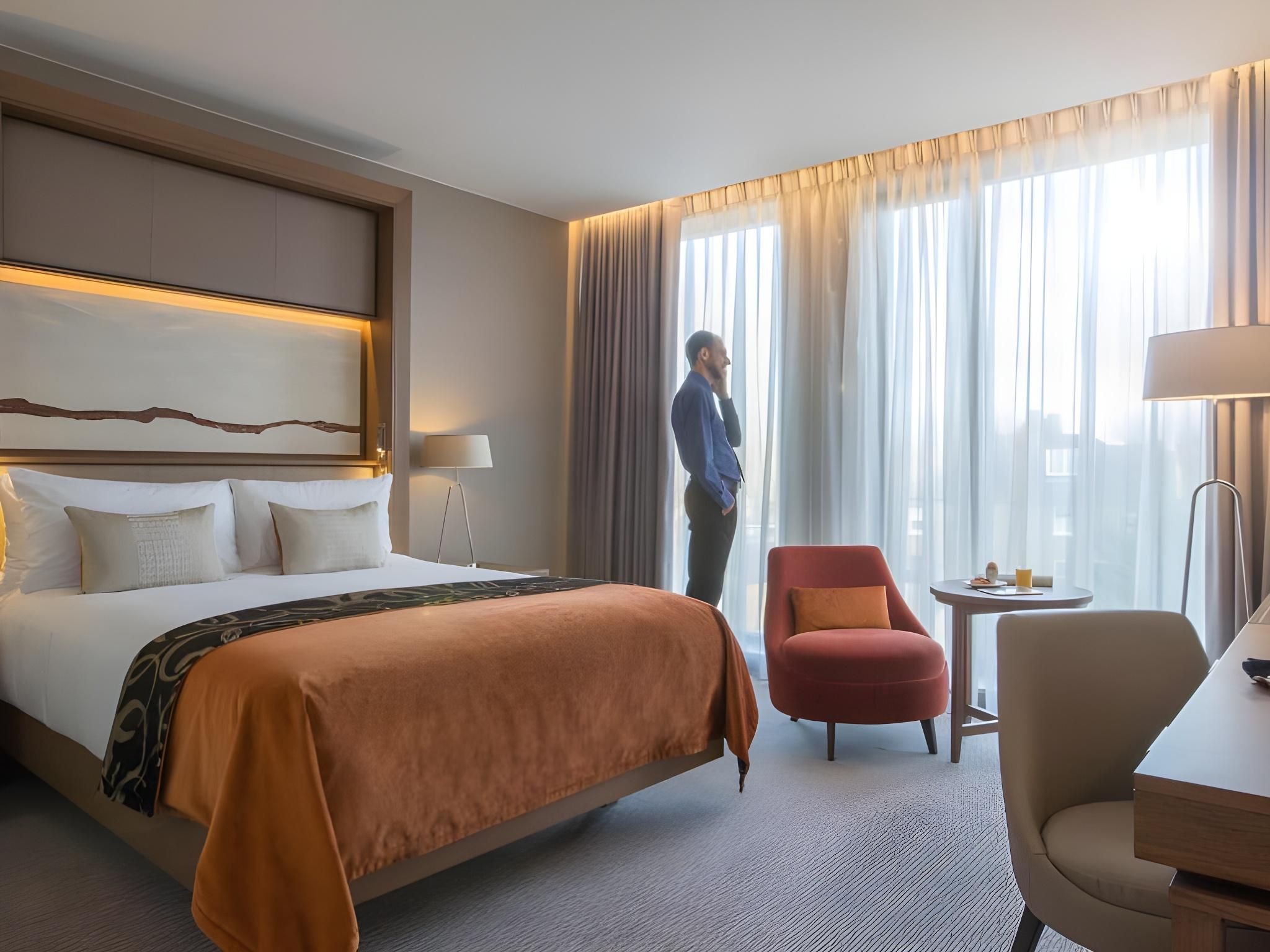 undefined Clayton Hotel Chiswick 10