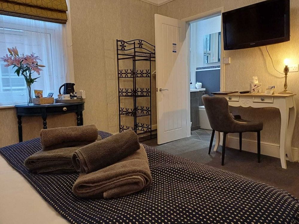 Ashburton House Classic Double Room 12