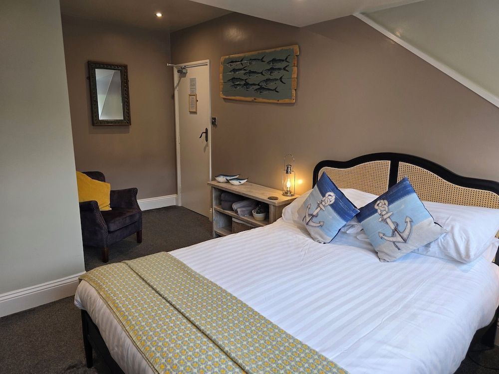 Ashburton House Classic Double Room 5