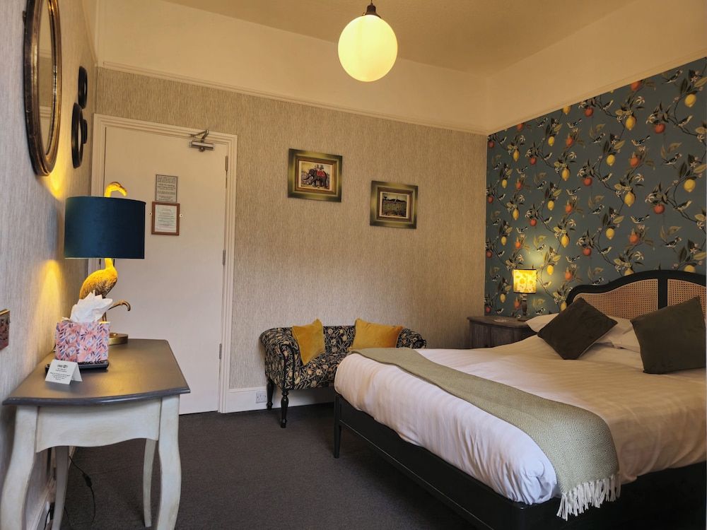 Ashburton House Classic Double Room 9