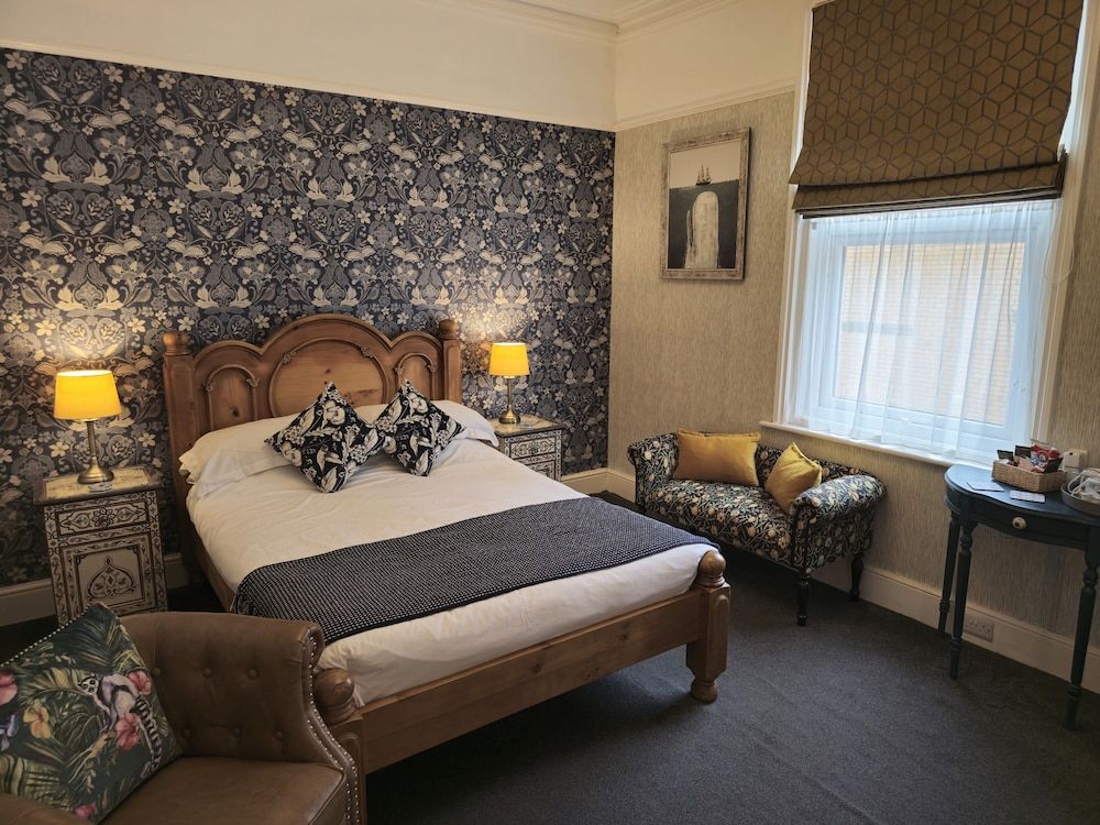 Ashburton House Classic Double Room 10