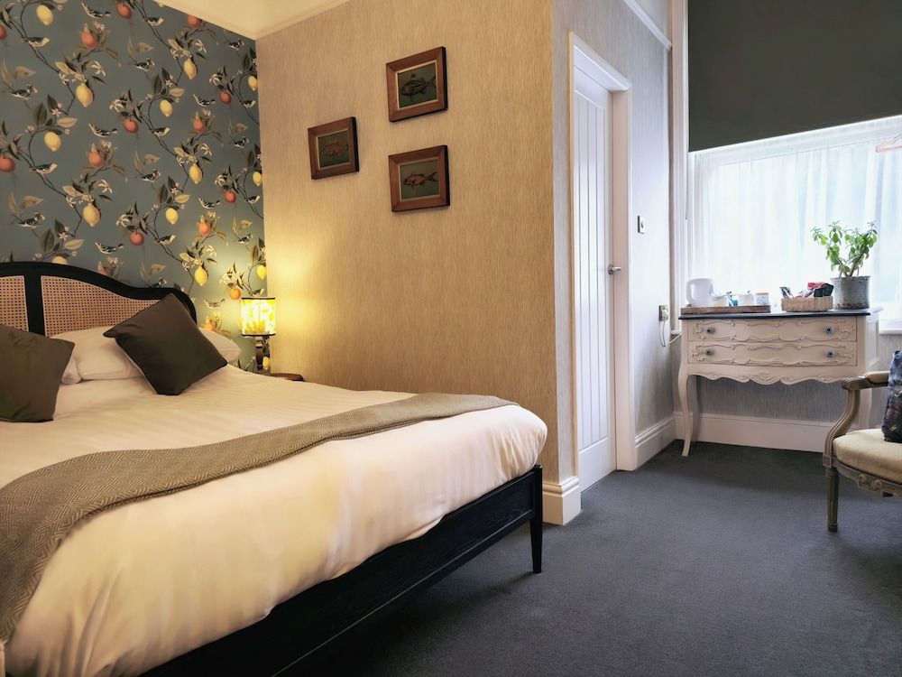 Ashburton House Classic Double Room 8