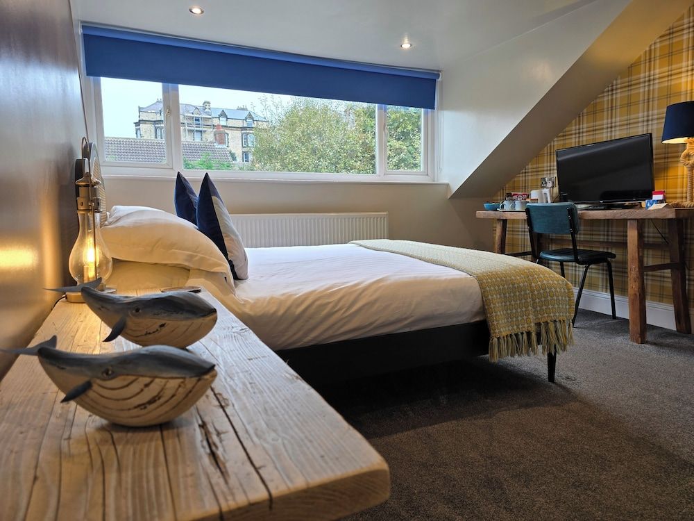 Ashburton House Classic Double Room 4