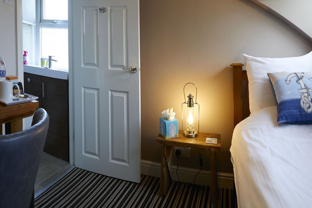 Ashburton House Single Room