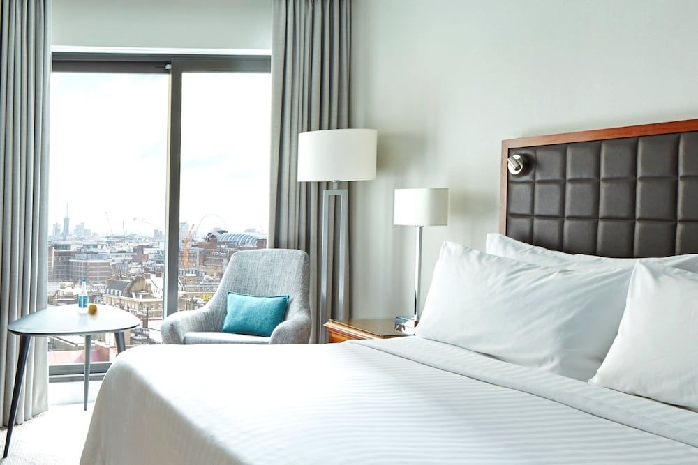 London Marriott Hotel Marble Arch Deluxe Room, 1 King Bed 3