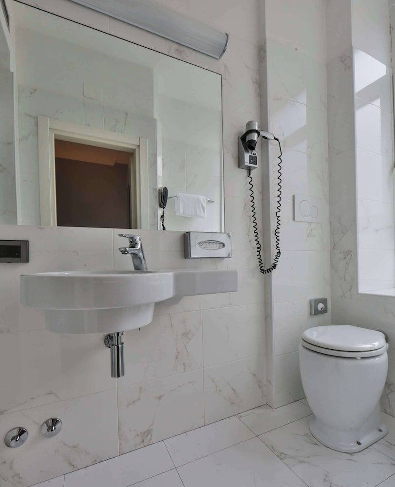 Best Western Hotel Madison Standard Room, 2 Twin Beds 5