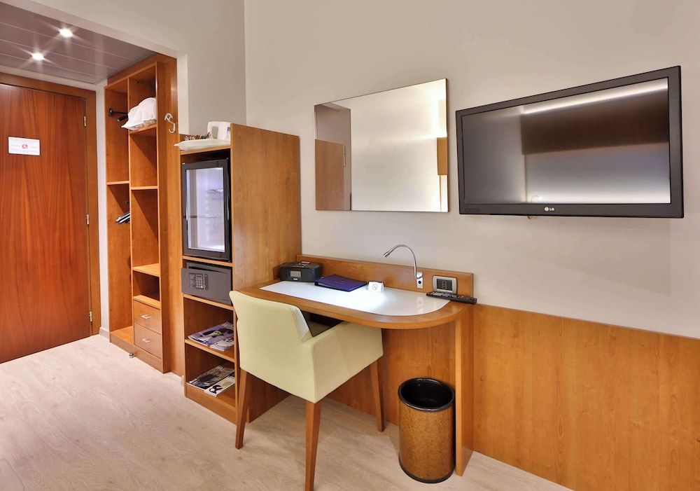 Best Western Hotel Madison Standard Room, 2 Twin Beds 7