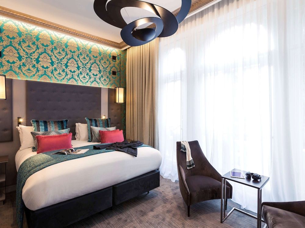 Junior Suite, 1 King Bed with Sofa bed