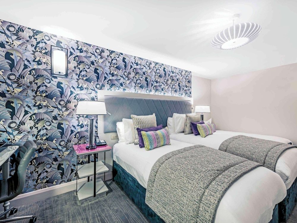 Junior Suite, 1 King Bed with Sofa bed