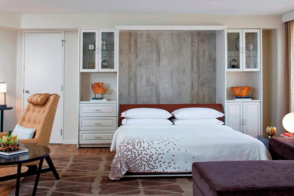 Suite, 1 King Bed, Non Smoking