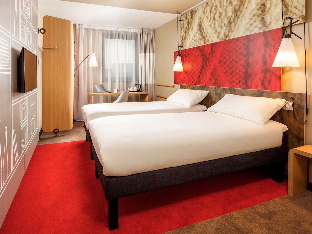 undefined ibis London Docklands Canary Wharf 3