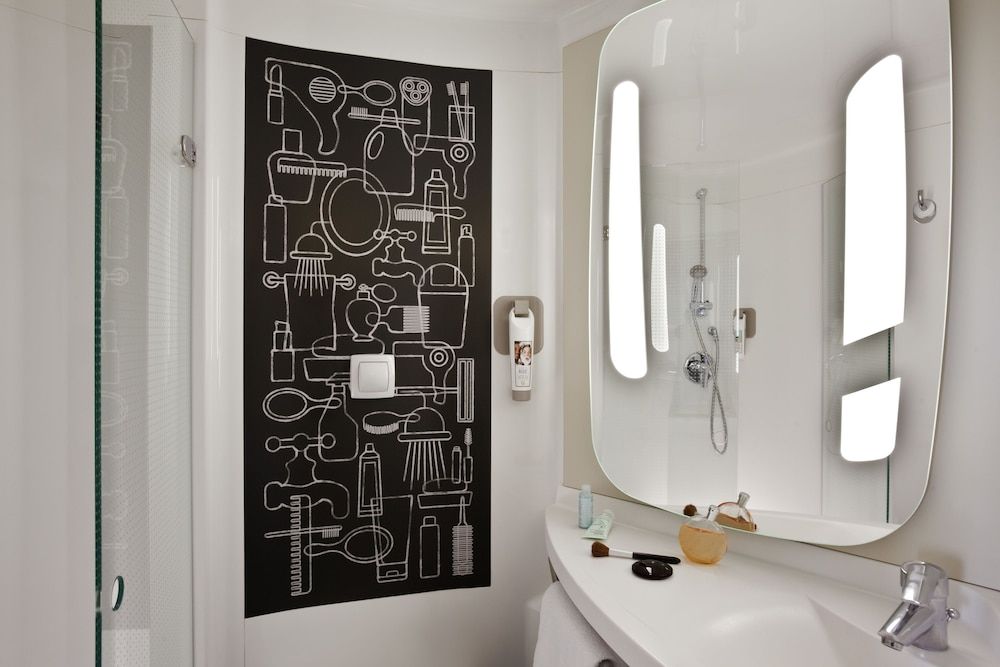 ibis London Docklands Canary Wharf Twin Room (SweetRoom) 10