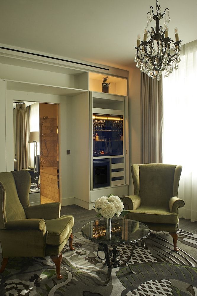 The Mandrake Newman Room 6