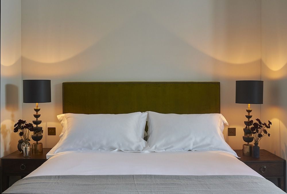 The Mandrake Newman Room 2