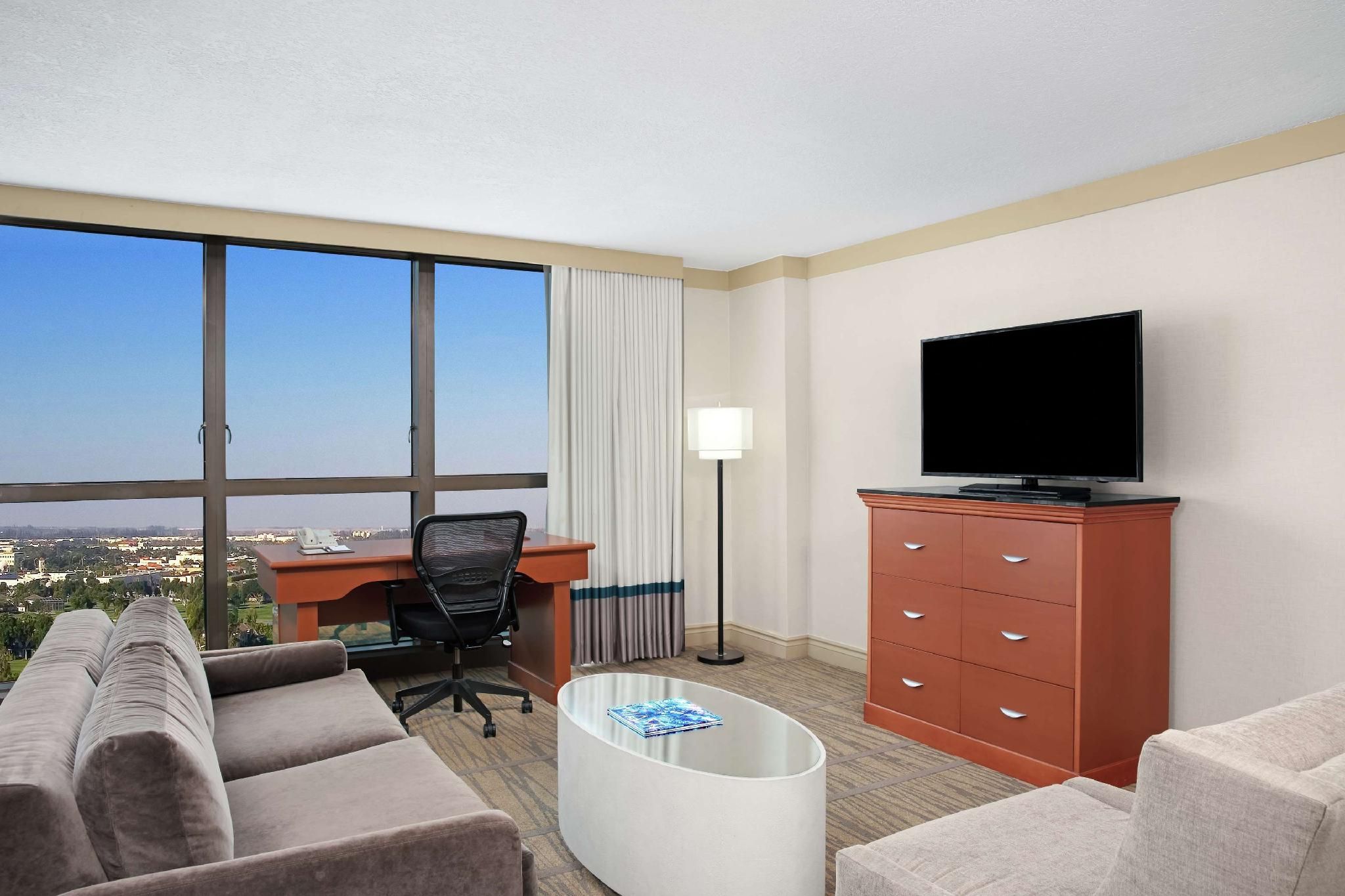 1 KING BED JUNIOR SUITE WITH 2-PERSON SOFABED