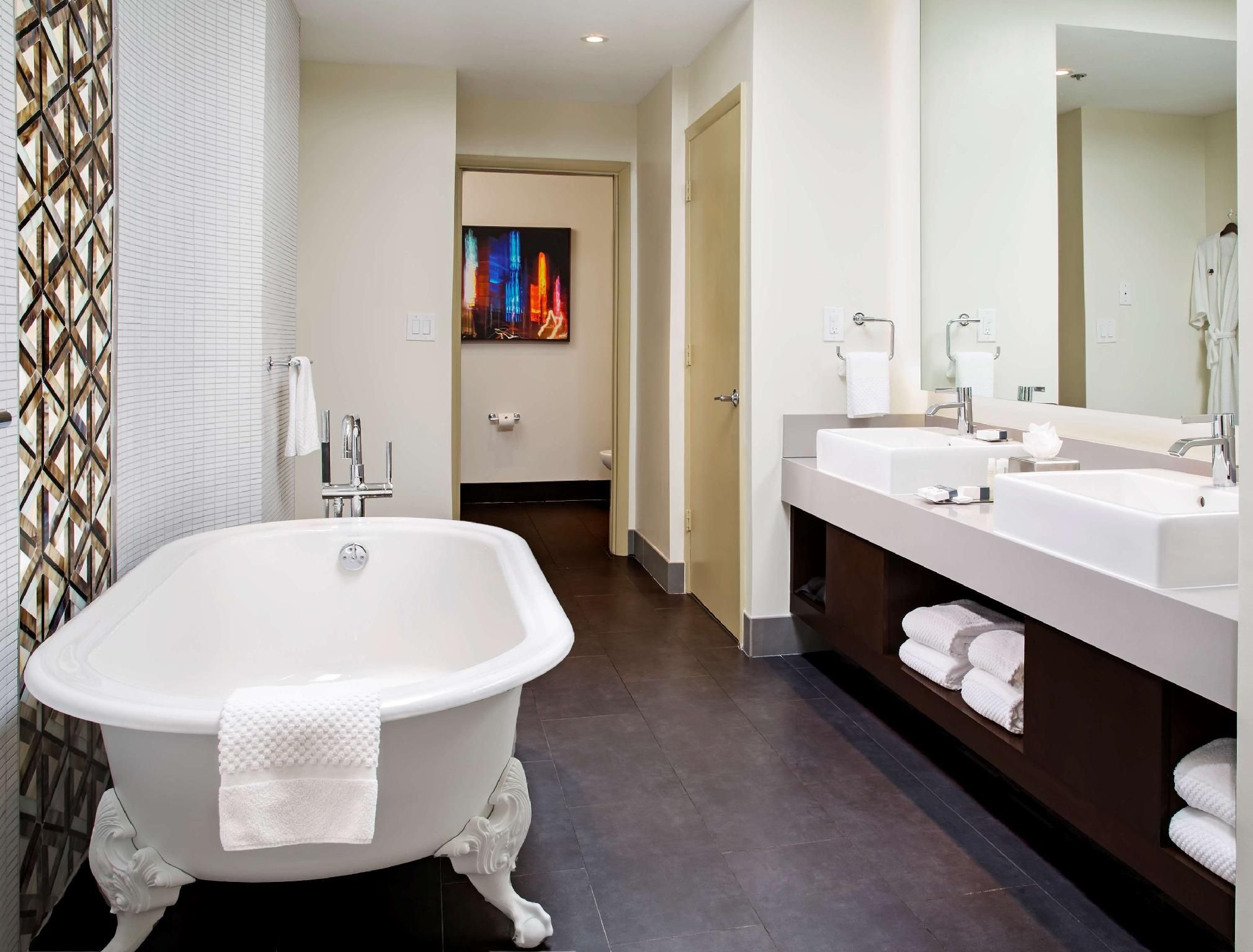 1 KING PRESIDENTIAL SUITE WITH SOFABED
