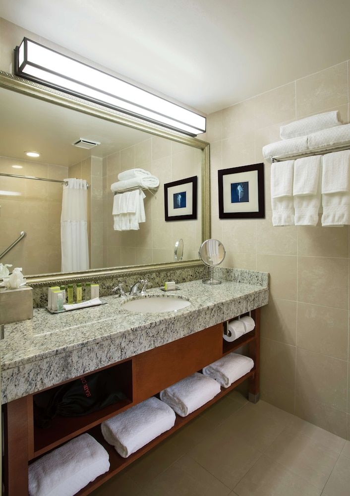 DoubleTree by Hilton Hotel Miami Airport & Convention Center Room, 1 King Bed, Non Smoking 2