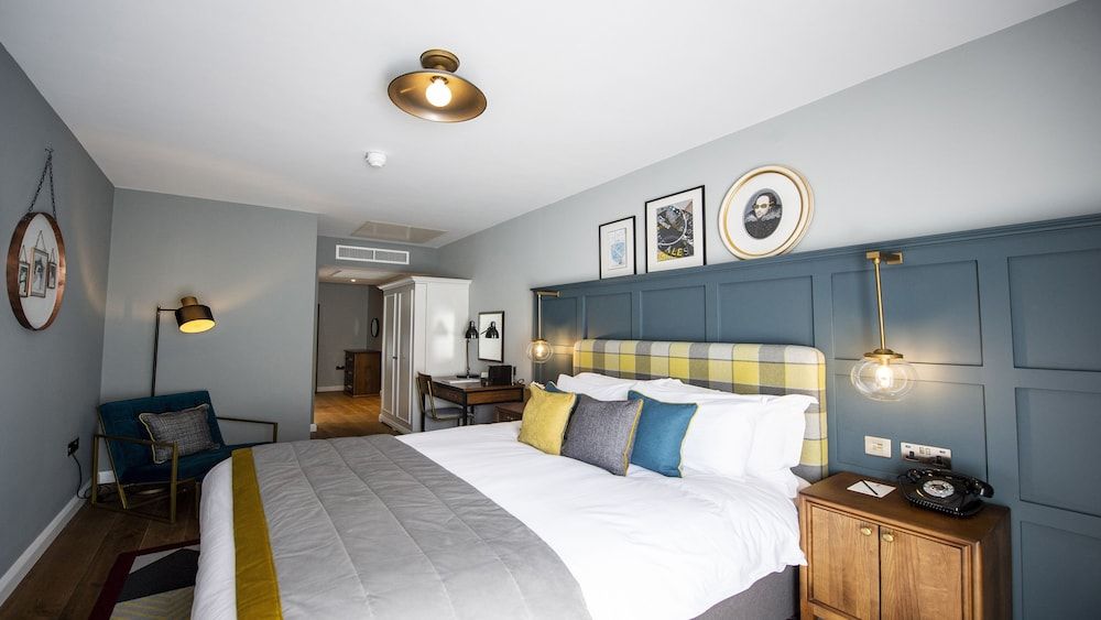 Standard Room, 1 King Bed, Garden View