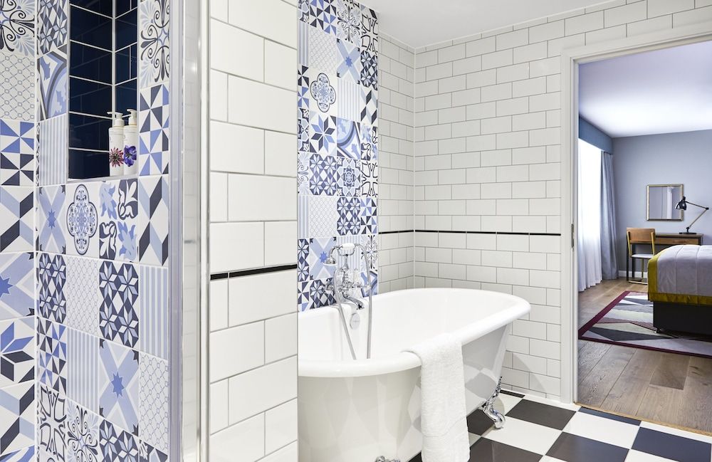 Premium Room, 1 King Bed (Separate Bath Walk In Shower)