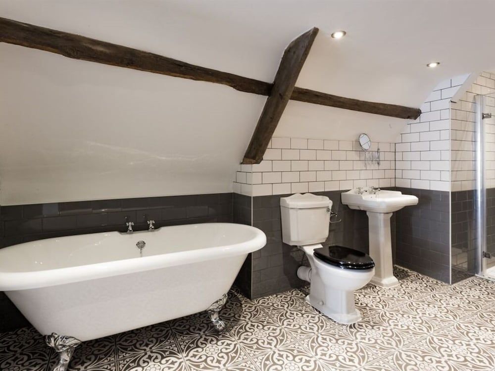 Dirty Bottles Classic Double Room 15