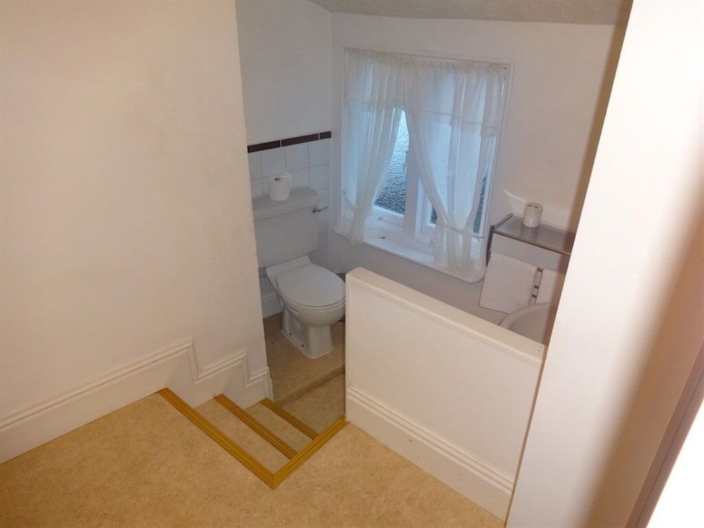 The Quarrymans Rest Twin Room, Ensuite 2