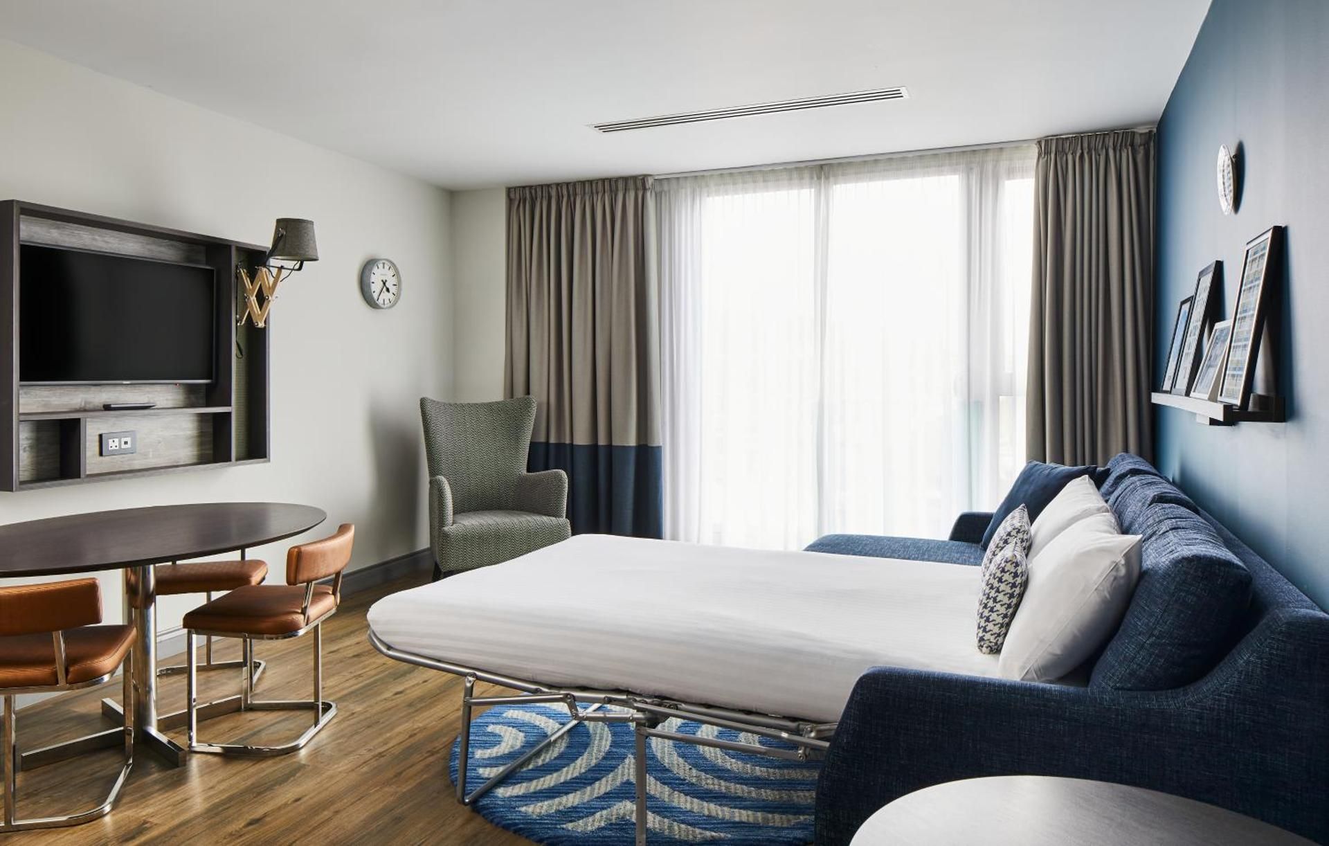 2 Bedroom Suite, 2 Bedroom Suite, Bedroom 1: 1 Double, Bedroom 2: 1 Double