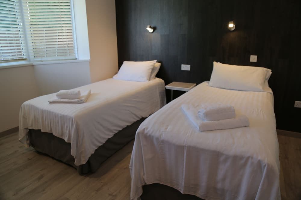 Debden Guest House Standard Quadruple Room, Ensuite (Double 2 and Single beds)