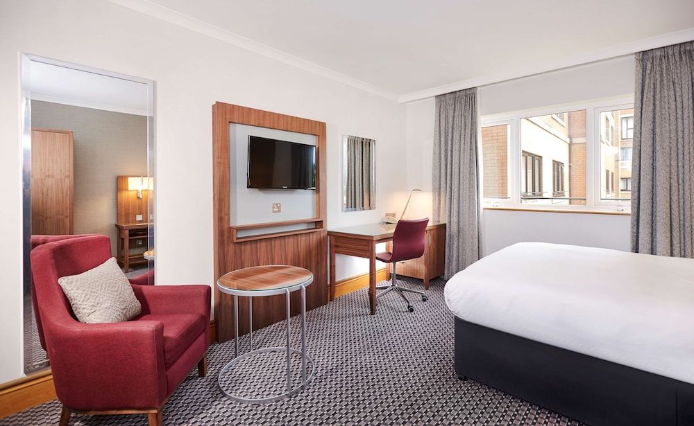 Doubletree by Hilton Coventry Room, 1 Queen Bed, Accessible 4