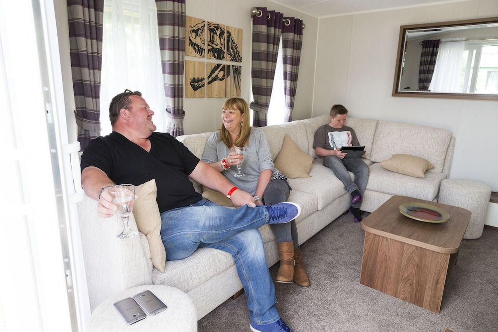 Adventurer's Village Milton Keynes Comfort Cabin, 3 Bedrooms 5