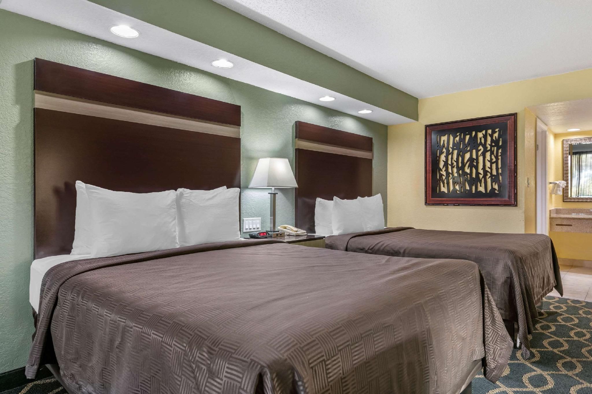 undefined Clarion Inn Orlando International Drive - ICON Park 9