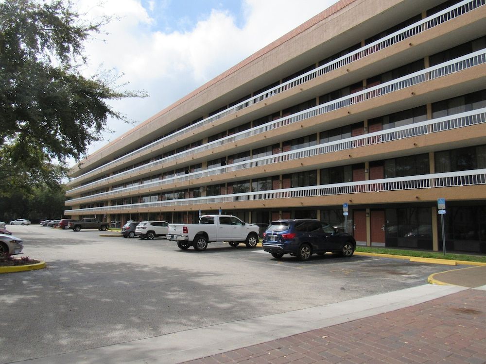 undefined Clarion Inn Orlando International Drive - ICON Park 5