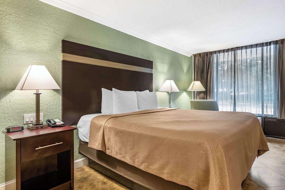 undefined Clarion Inn Orlando International Drive - ICON Park 3