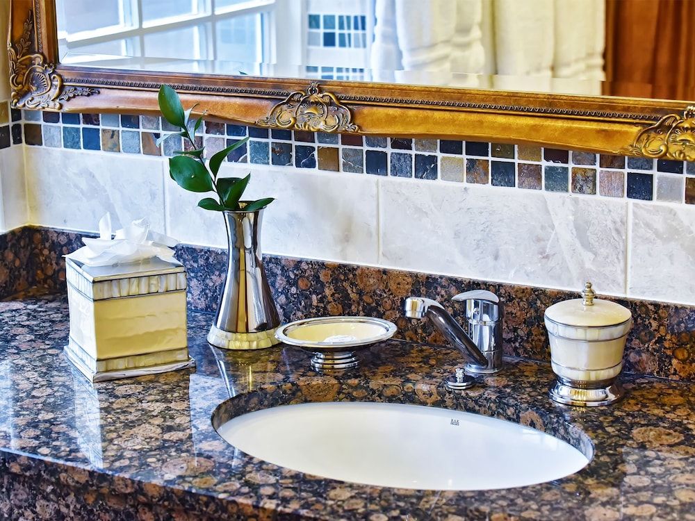 Riverside Inn Deluxe Single Room, Private Bathroom (River View) 2