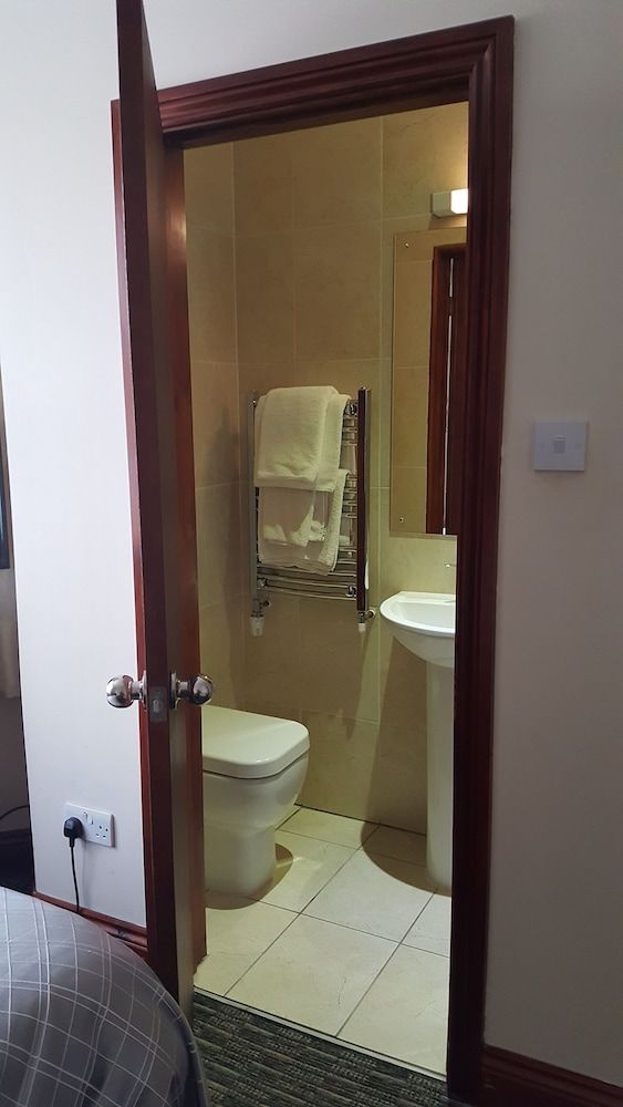 Airport Guest House Twin Room 7