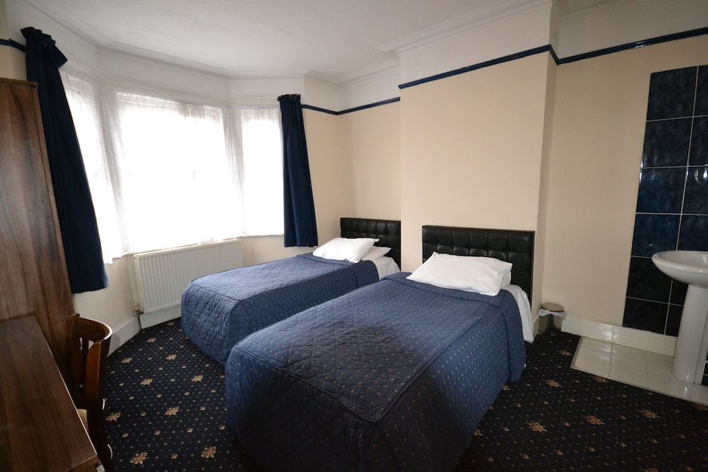 Airport Guest House Twin Room 6