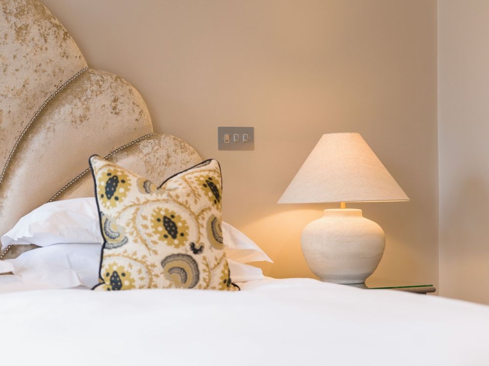 The Kings Arms Standard Room (Sofabed) 5