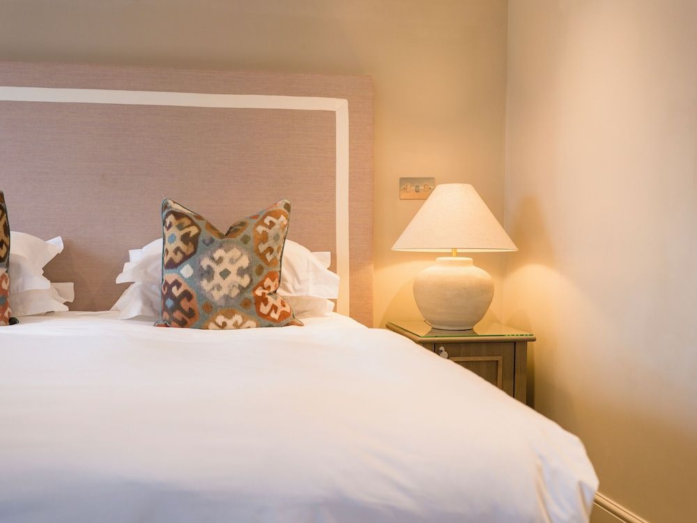 The Kings Arms Classic Room, 1 King Bed 3