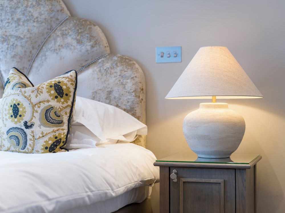 The Kings Arms Standard Room (Sofabed) 2