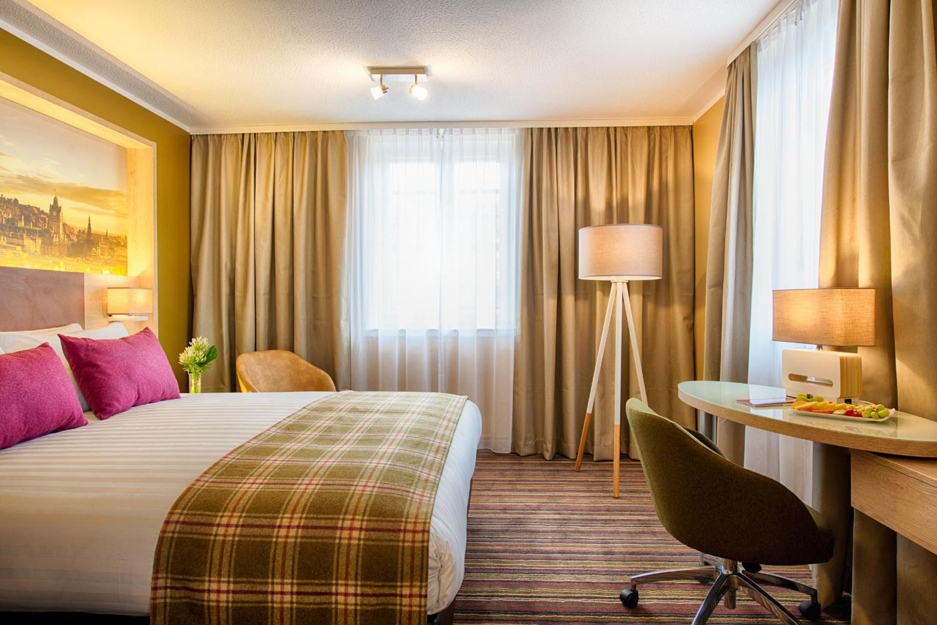 Leonardo Hotel Edinburgh Haymarket Standard Twin Room with Sofa Bed 2