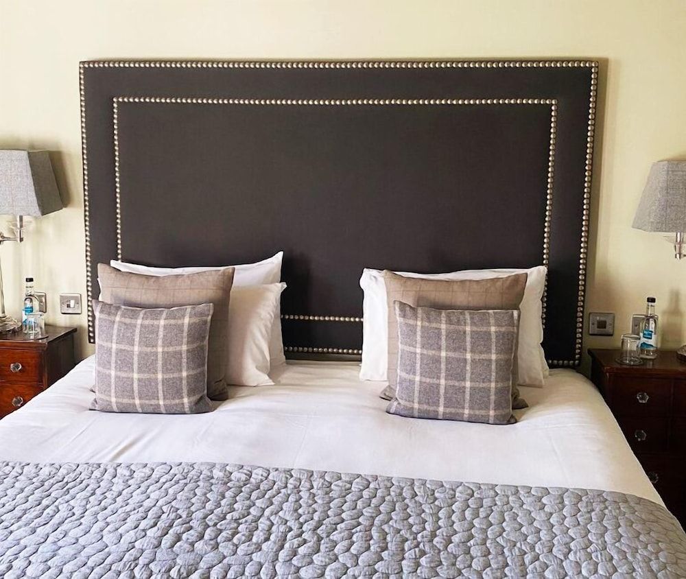 Wingrove House Standard Double Room 4