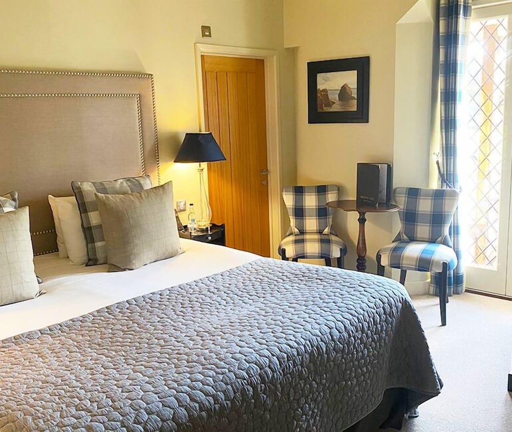 Wingrove House Classic Double Room 4