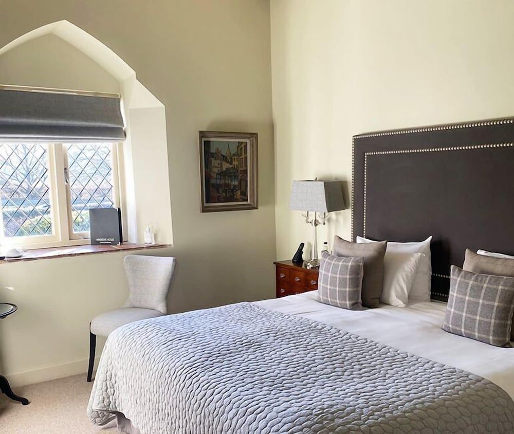 Wingrove House Standard Double Room 2