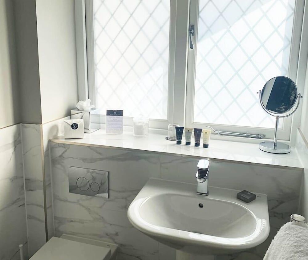 Wingrove House Standard Double Room 3